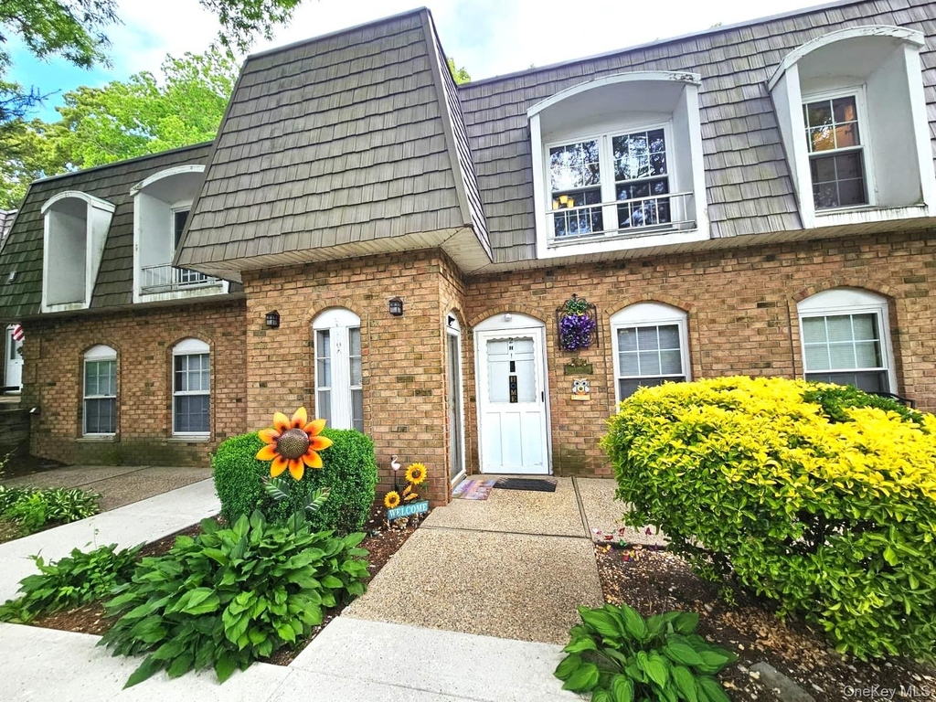 655 Middle Country Road - Photo 0