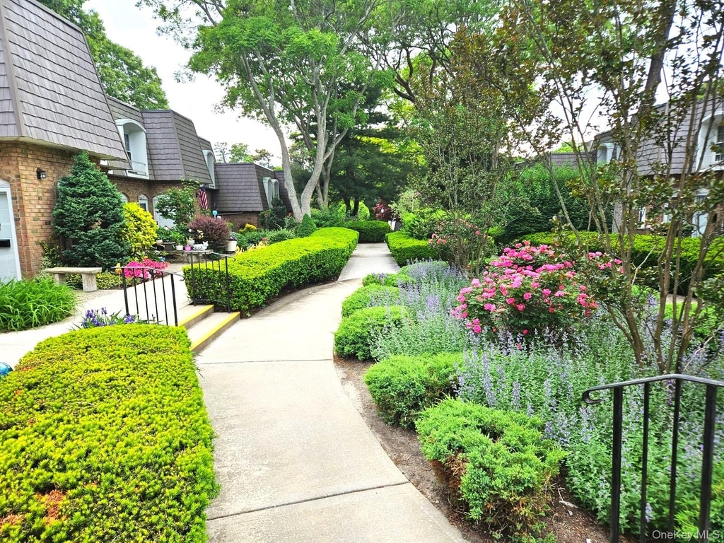 655 Middle Country Road - Photo 3