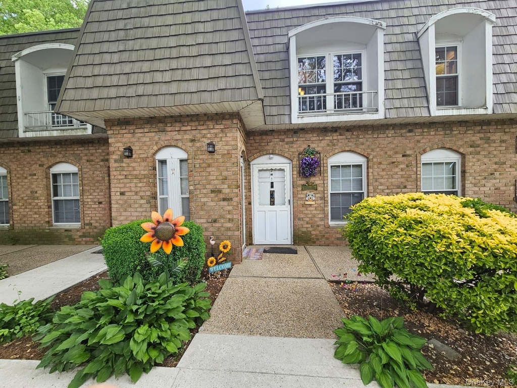 655 Middle Country Road - Photo 2