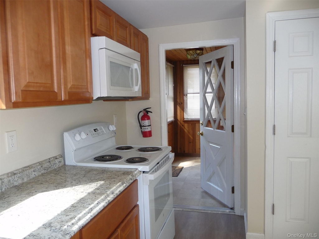 27 Oliver Avenue - Photo 11