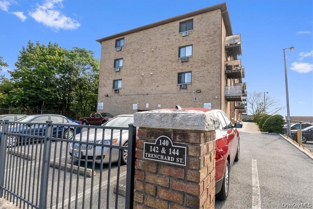 142 Trenchard Street - Photo 0