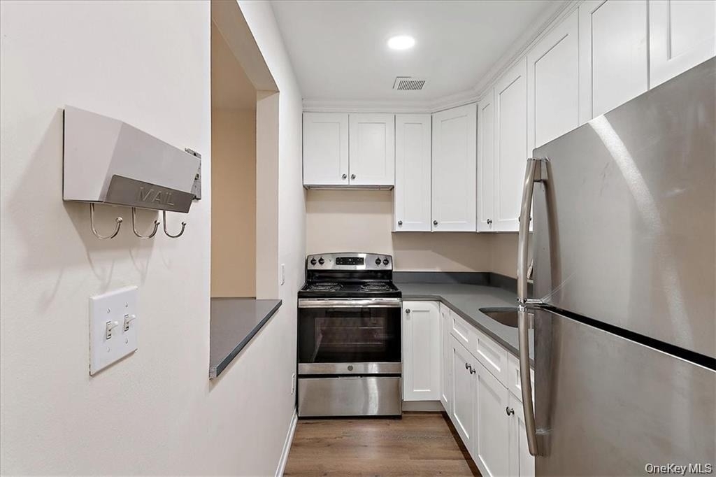 142 Trenchard Street - Photo 3