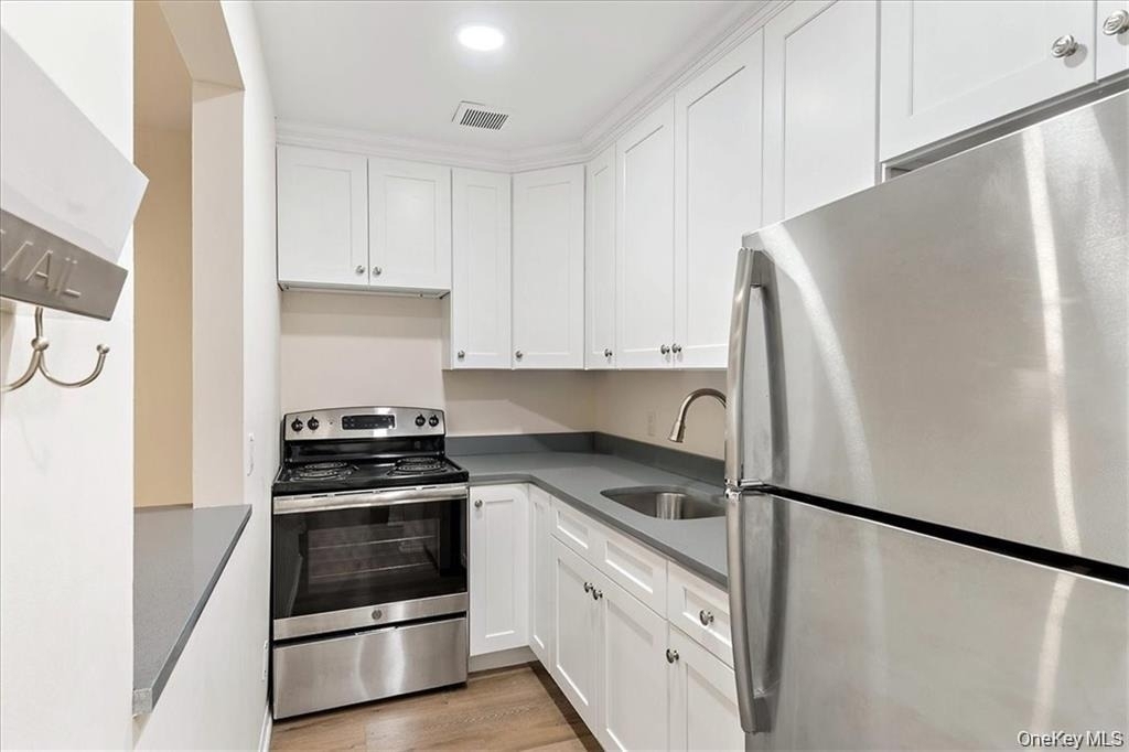 142 Trenchard Street - Photo 2