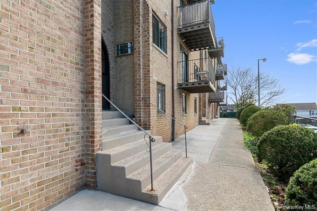 142 Trenchard Street - Photo 1