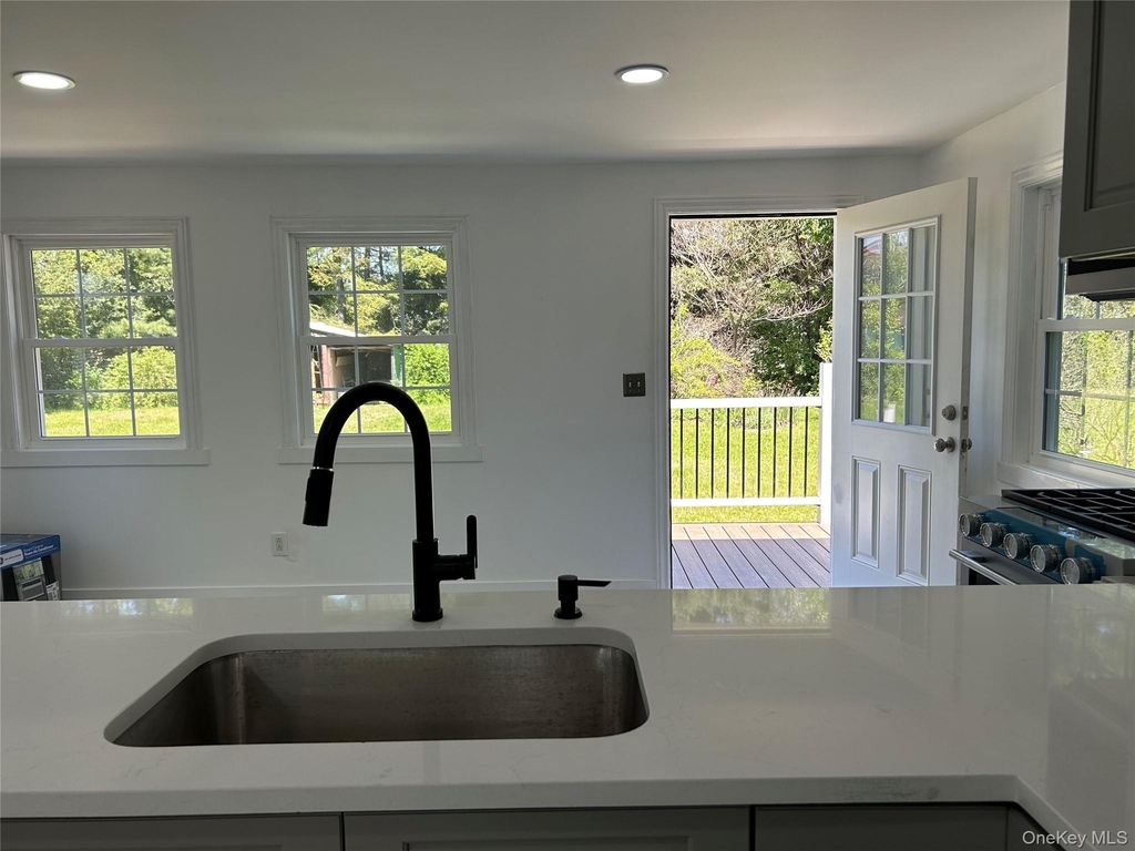 346 Meadow Avenue - Photo 5
