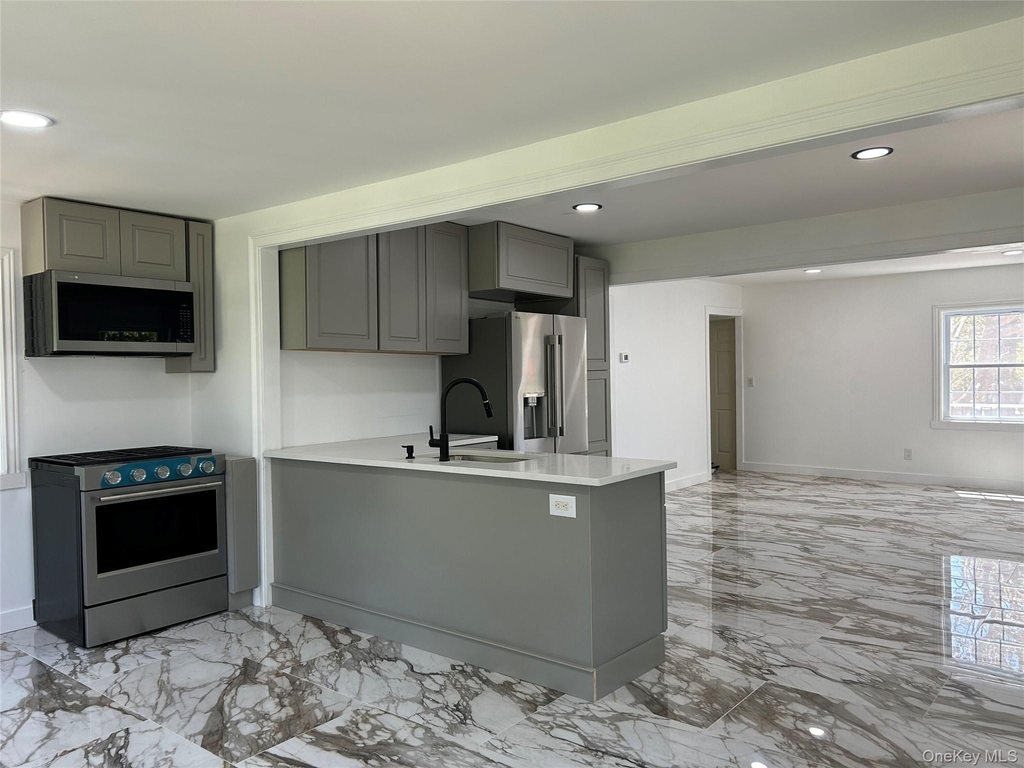 346 Meadow Avenue - Photo 6