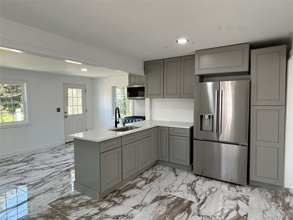346 Meadow Avenue - Photo 4