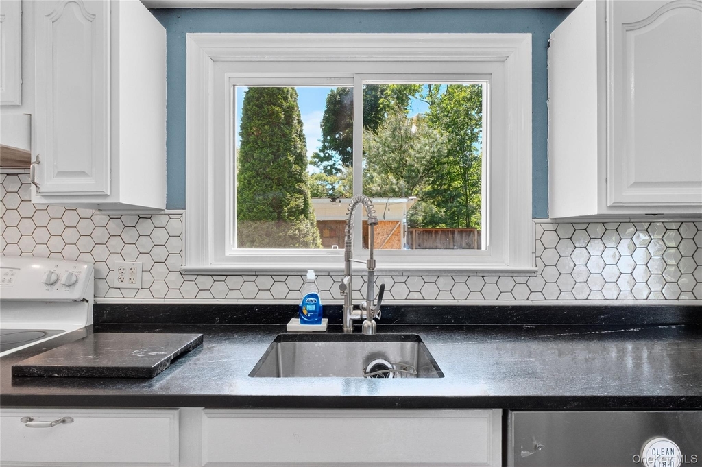 68 Mulford Avenue - Photo 11