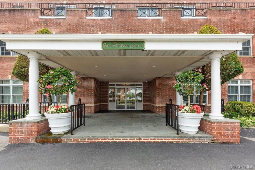1 Portico Ct - Photo 2