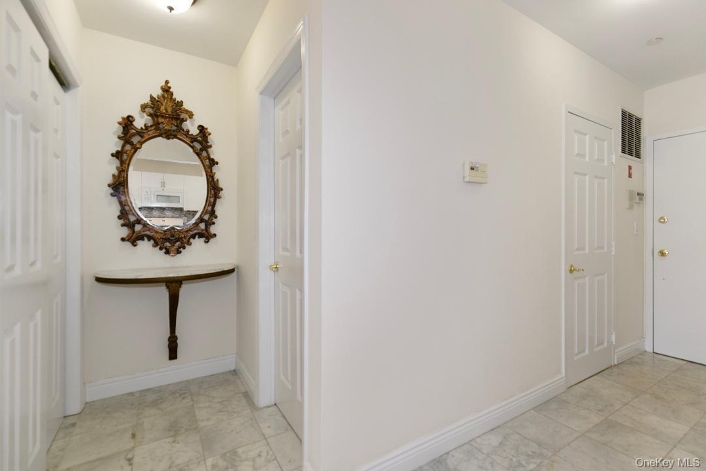 1 Portico Ct - Photo 4