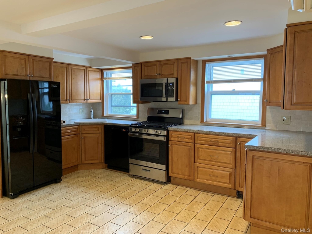 24 Hall Avenue - Photo 11