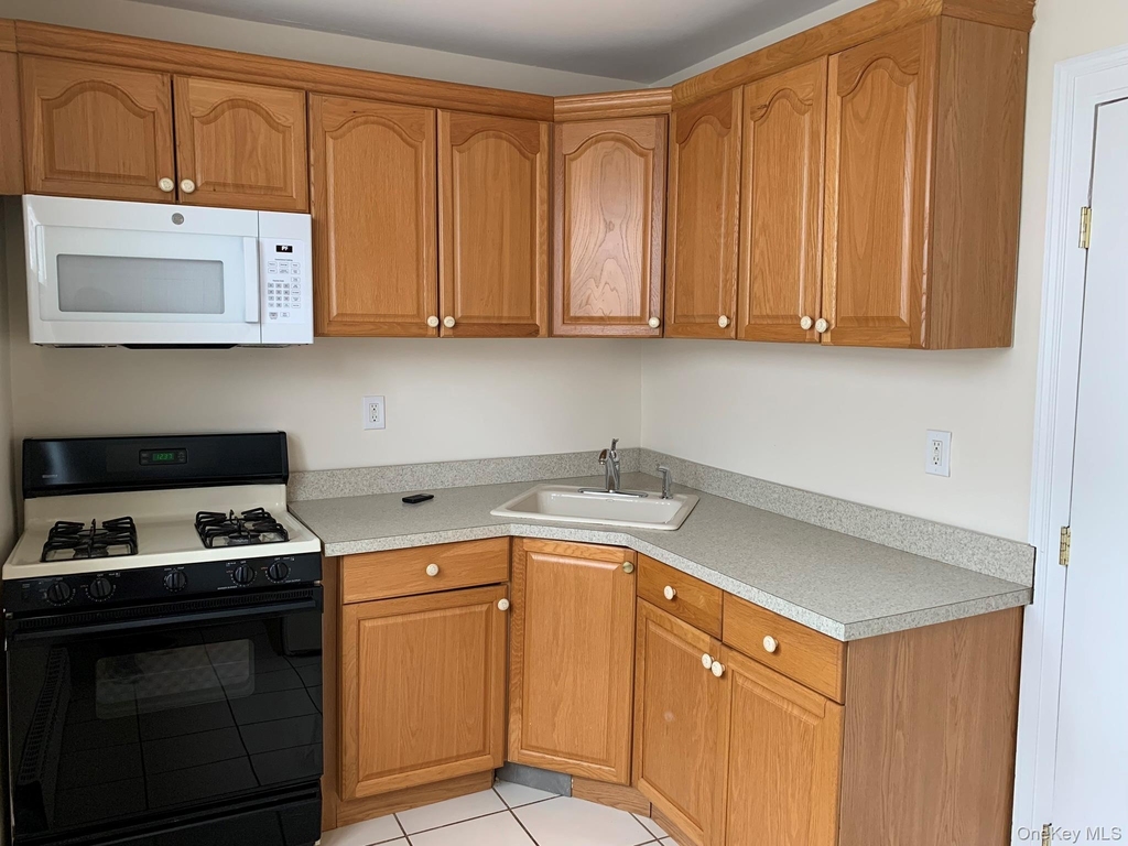 24 Hall Avenue - Photo 12