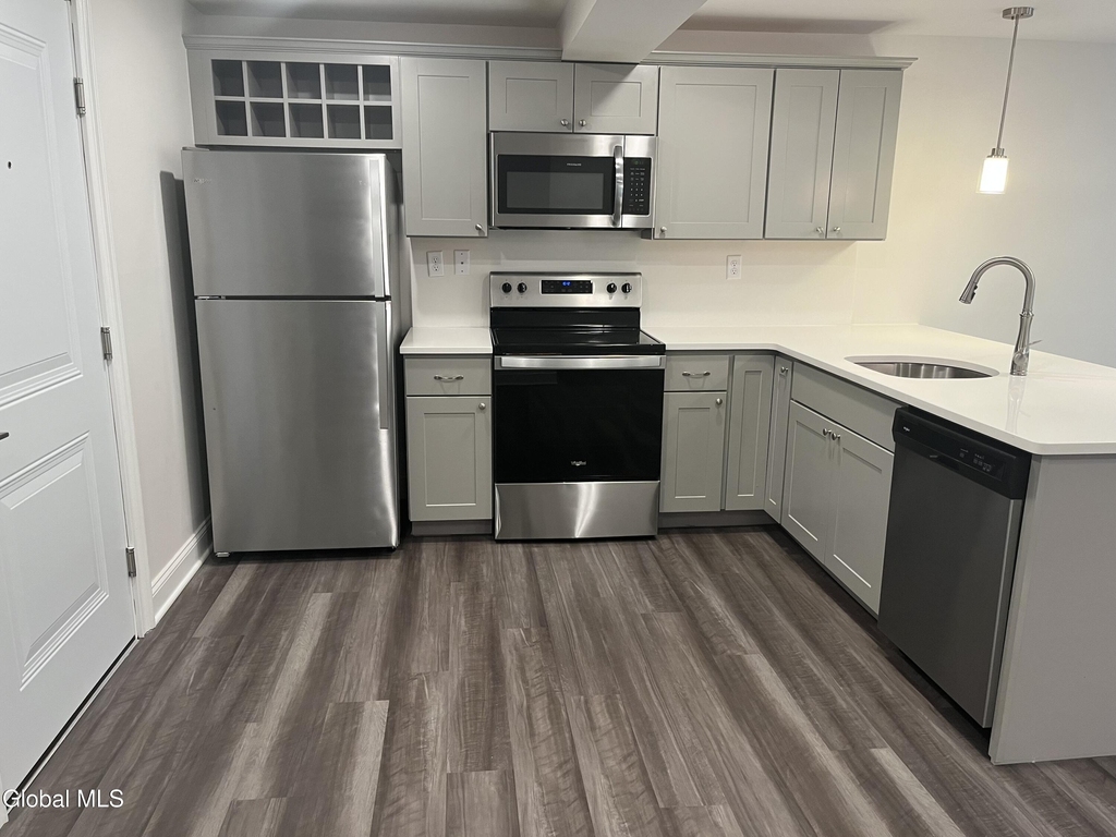 200 Broadway - Photo 2