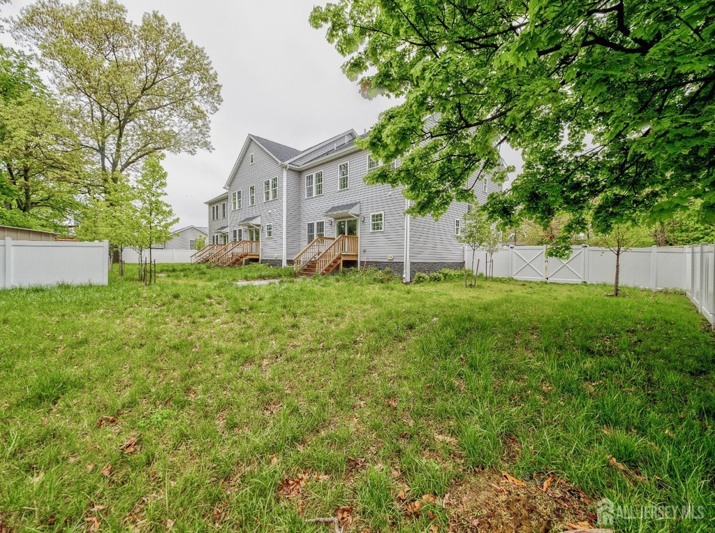 8 Travers Avenue - Photo 17