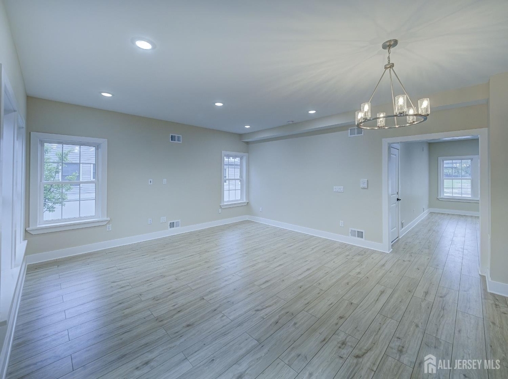 8 Travers Avenue - Photo 2