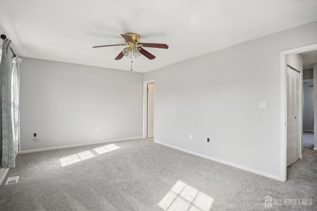204 Hampshire Court - Photo 16
