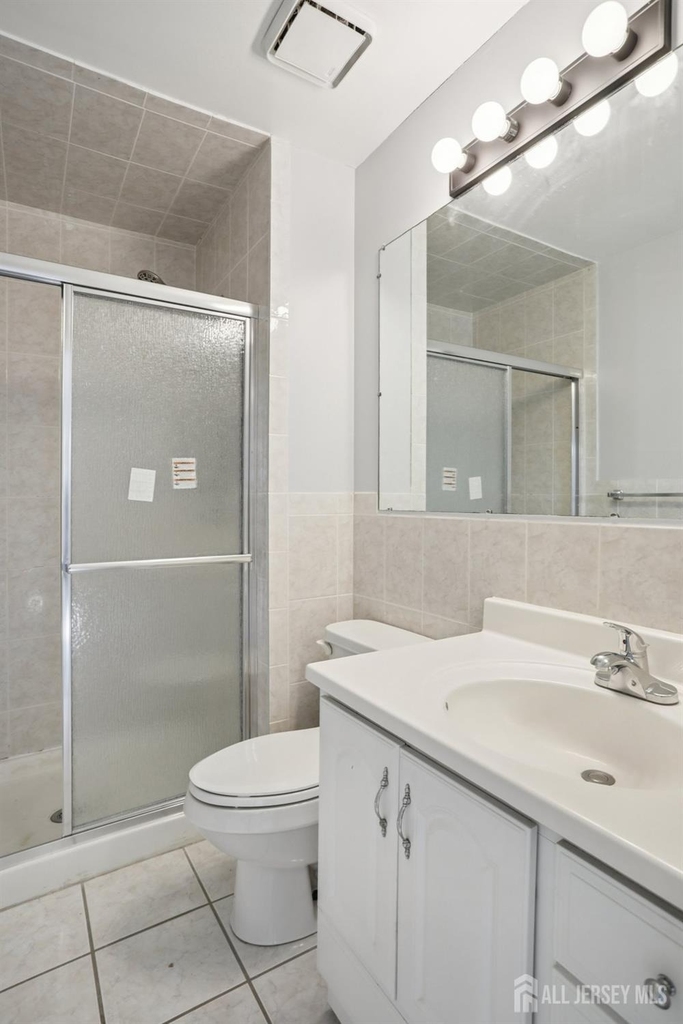 204 Hampshire Court - Photo 17
