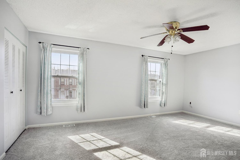 204 Hampshire Court - Photo 15
