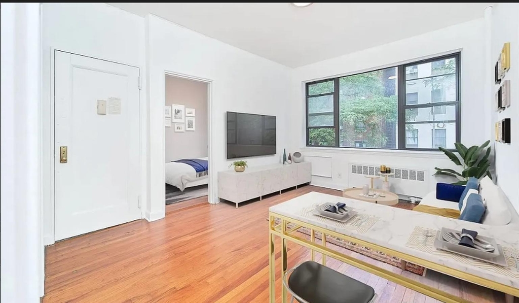 402 W 45th Street - Photo 0