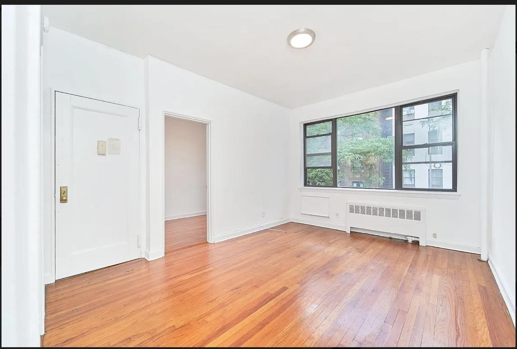 402 W 45th Street - Photo 1