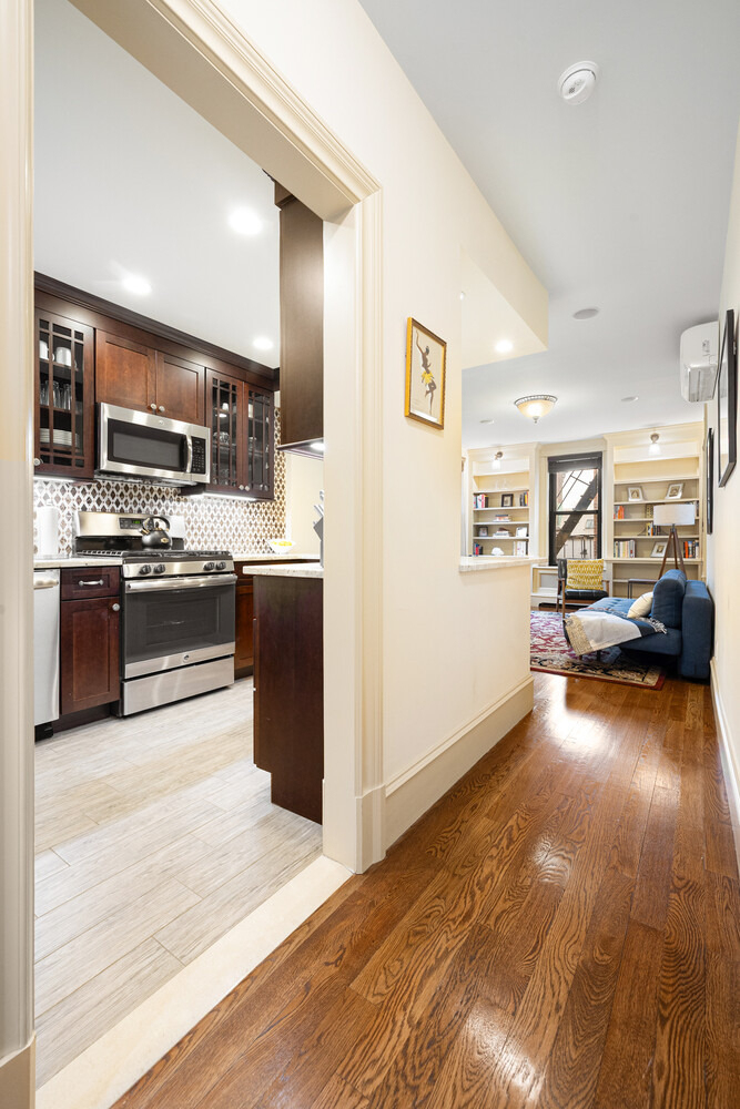 69 Pineapple Street - Photo 3
