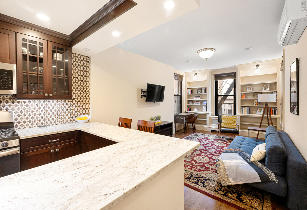 69 Pineapple Street - Photo 2
