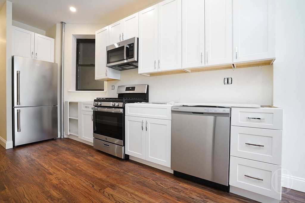 504 E 118th Street - Photo 0