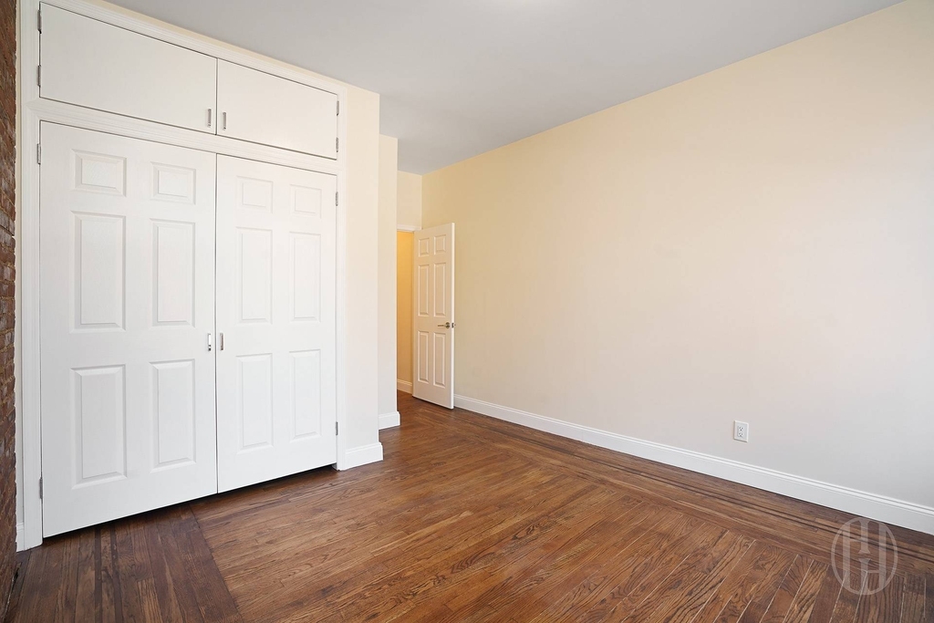 504 E 118th Street - Photo 5
