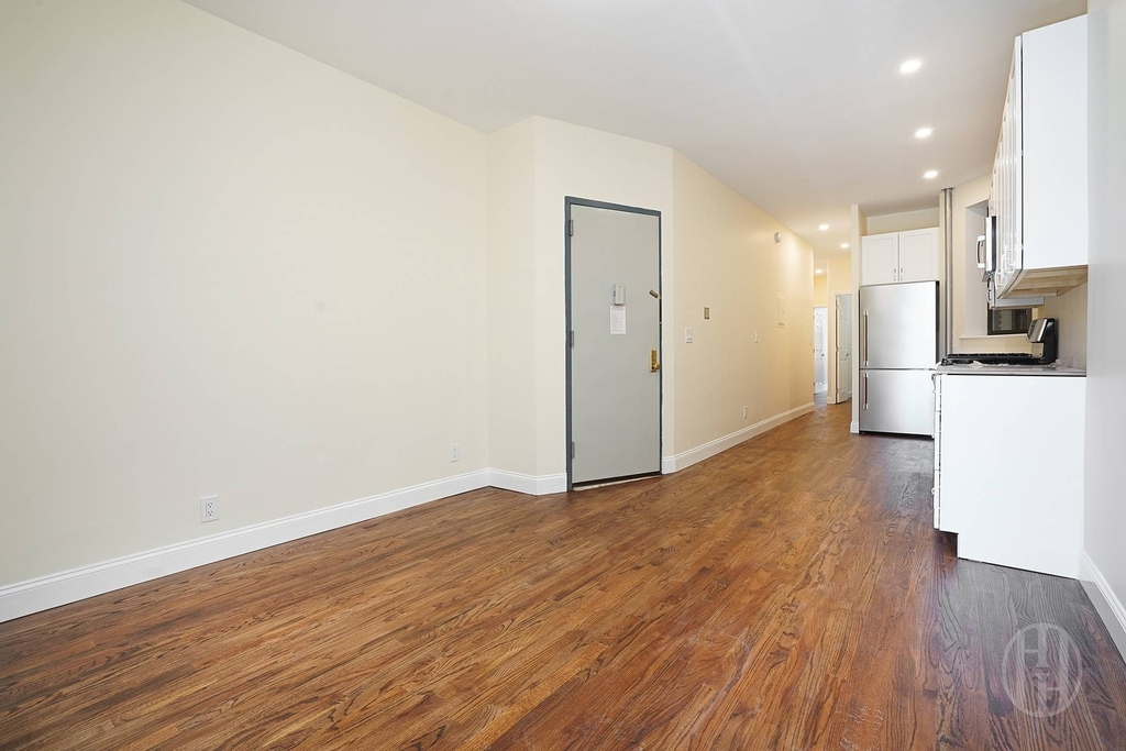504 E 118th Street - Photo 2