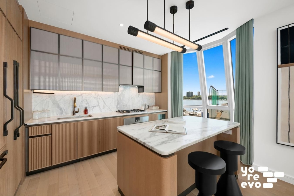 515 W 18th Street - Photo 2