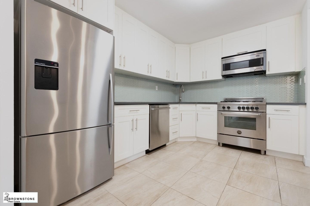 576 Henry Street - Photo 2