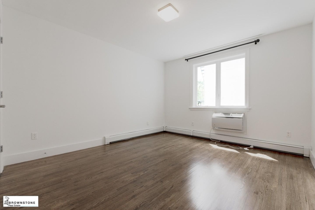 576 Henry Street - Photo 6