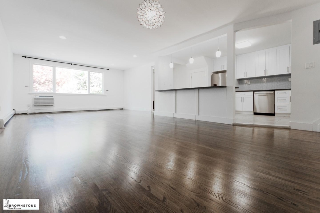 576 Henry Street - Photo 1