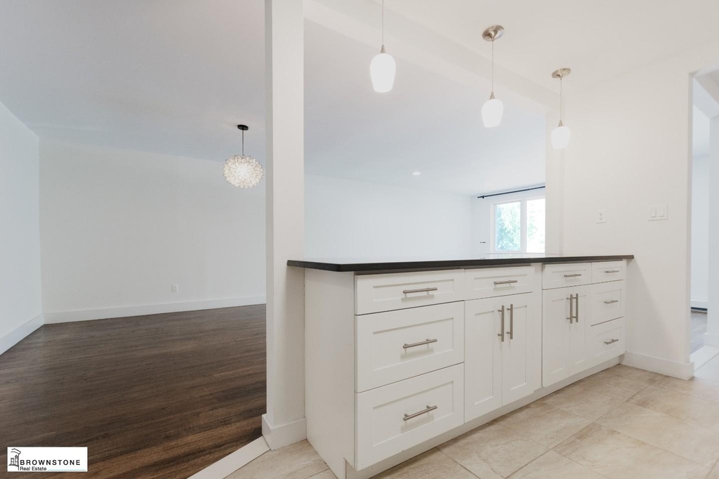 576 Henry Street - Photo 4