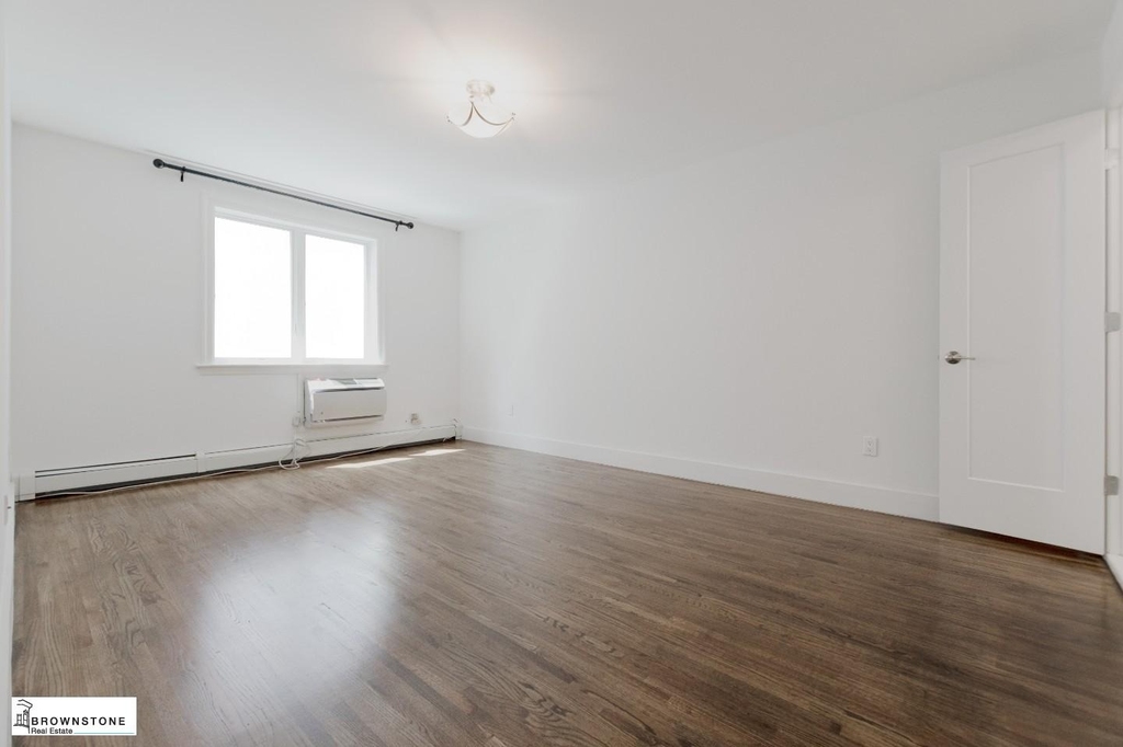 576 Henry Street - Photo 7