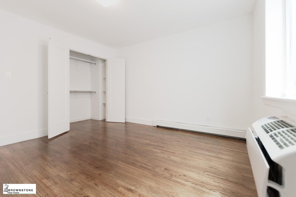 576 Henry Street - Photo 5