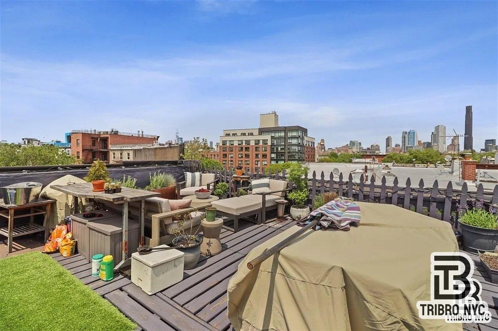 395 Smith Street - Photo 0