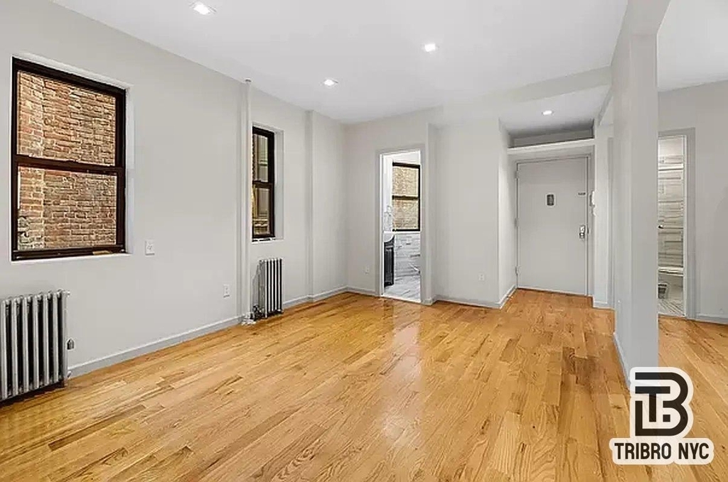 406 W 48th Street - Photo 4