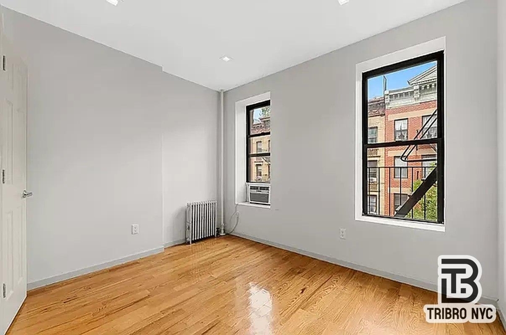 406 W 48th Street - Photo 3