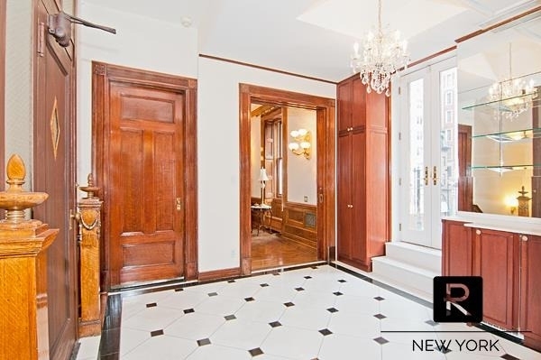 21 E 84th Street - Photo 0