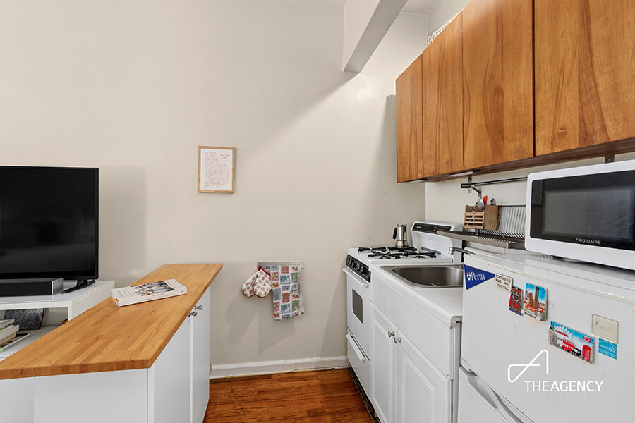 448 E 84th Street - Photo 2