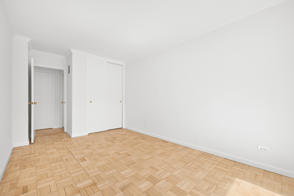 230 E 79th Street - Photo 9