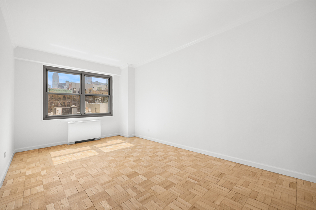 230 E 79th Street - Photo 8