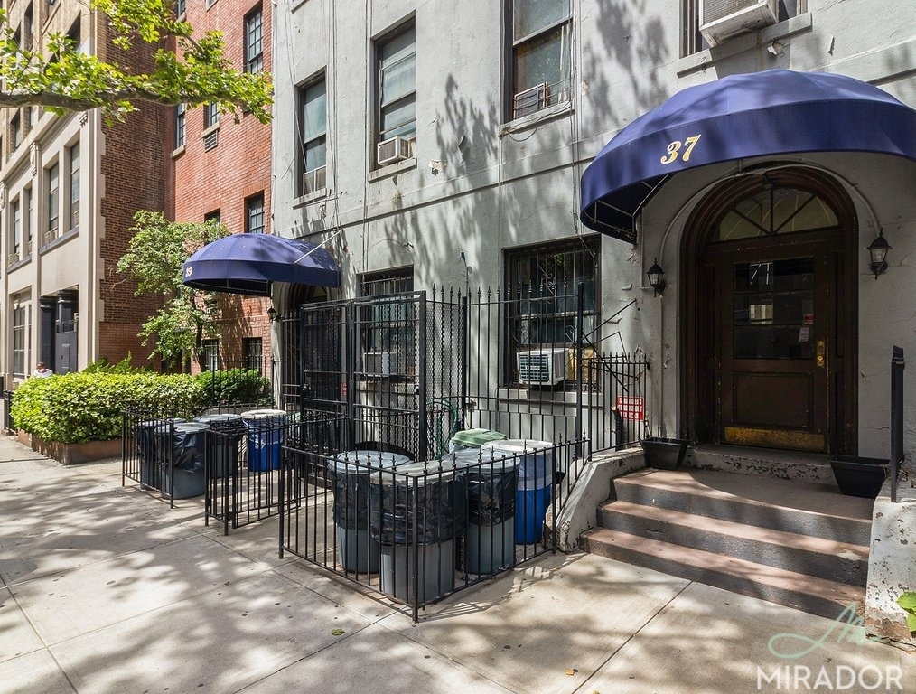 37 W 16th Street - Photo 2