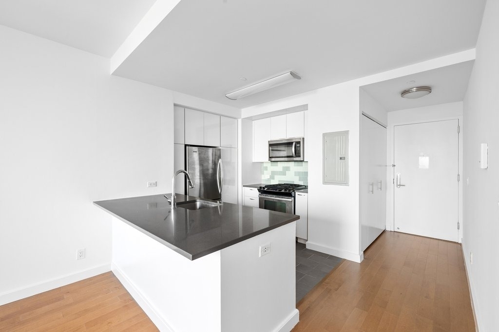 80 Dekalb Avenue - Photo 4