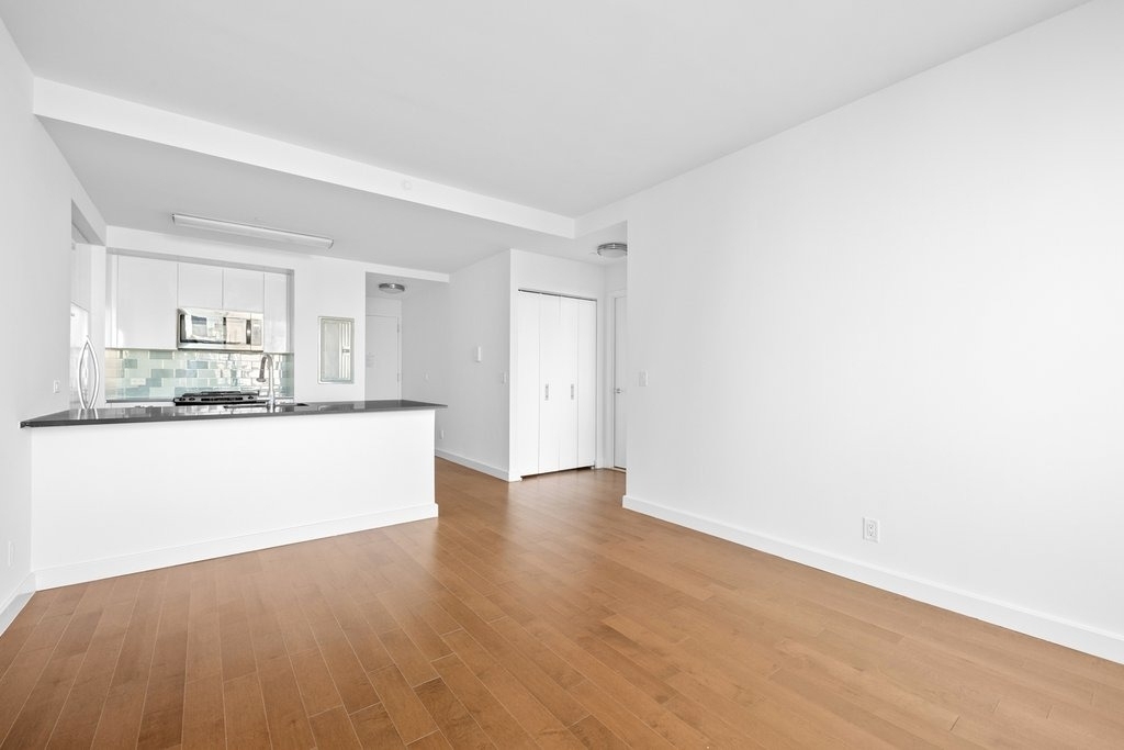 80 Dekalb Avenue - Photo 2