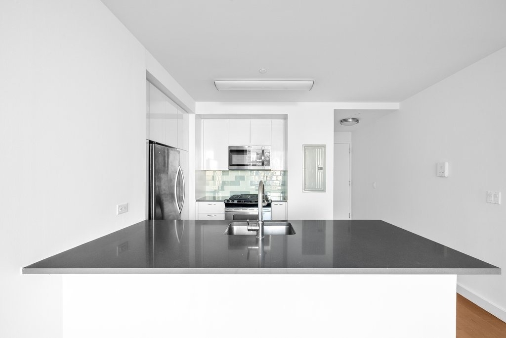 80 Dekalb Avenue - Photo 3