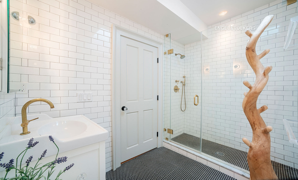 351 W 30th Street - Photo 8