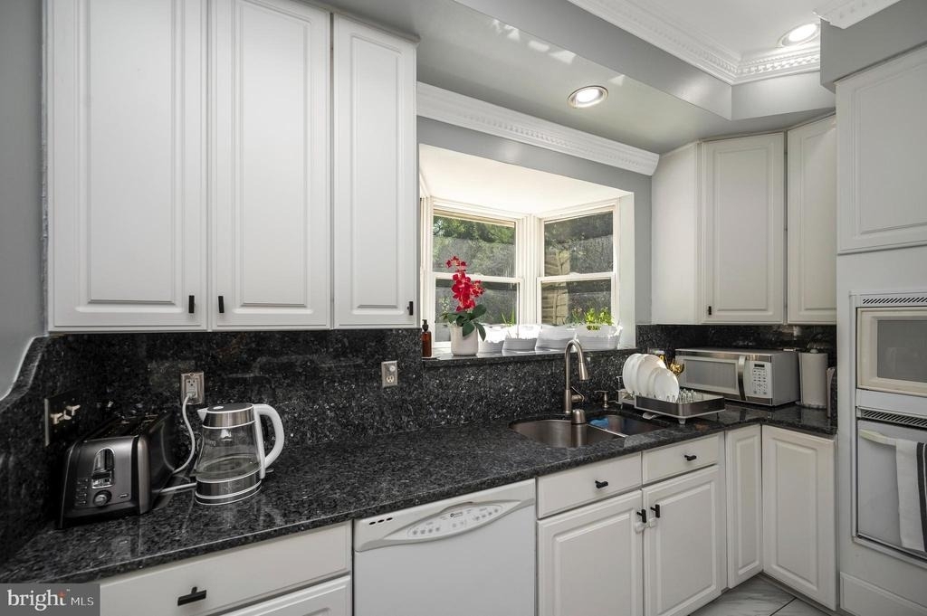 16005 Kings Mountain Road - Photo 4