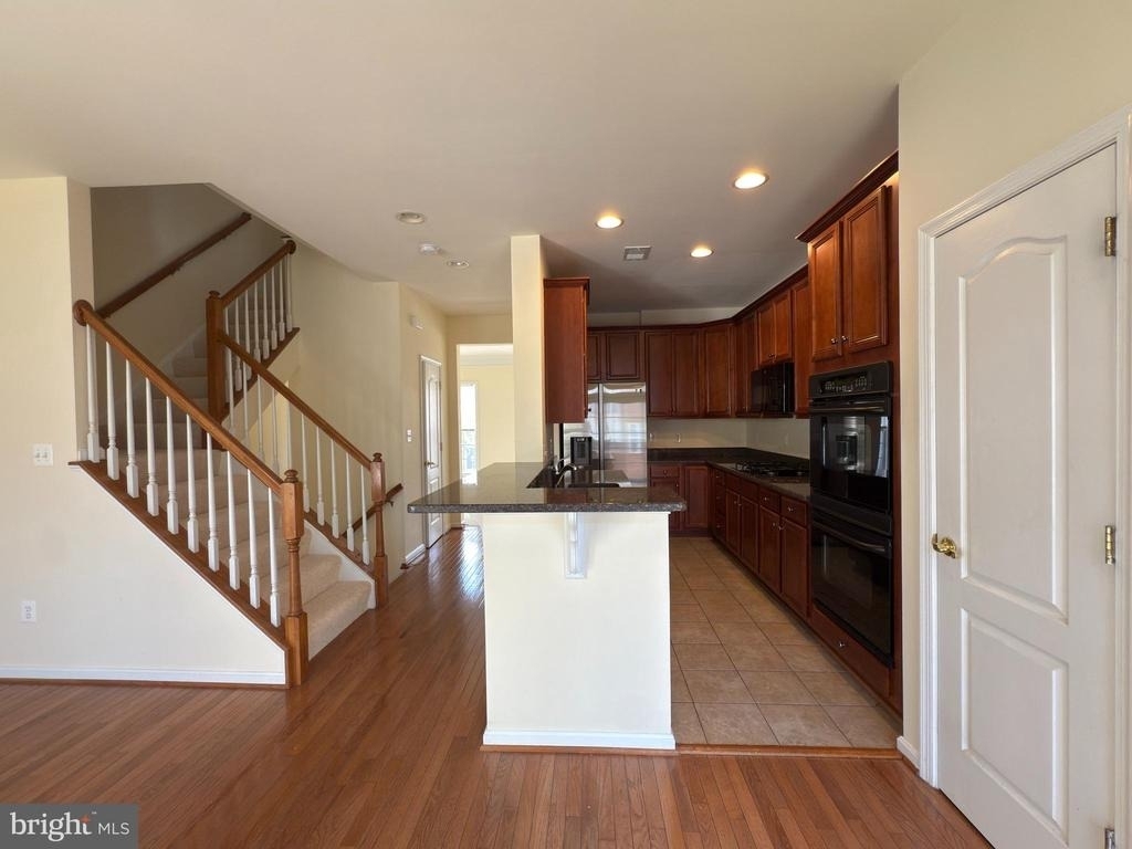 21929 Bayard Terrace - Photo 3